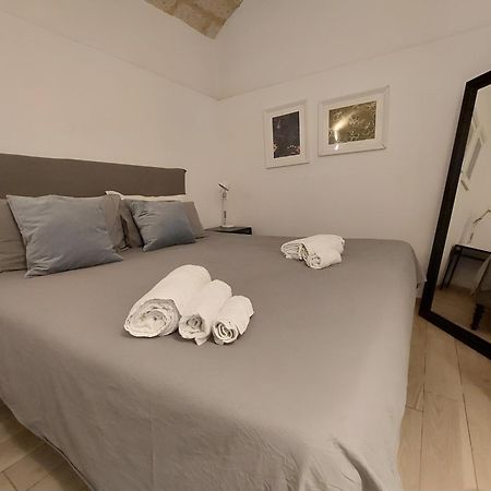 Bari Landlord 31- Old Town Apartment Buitenkant foto