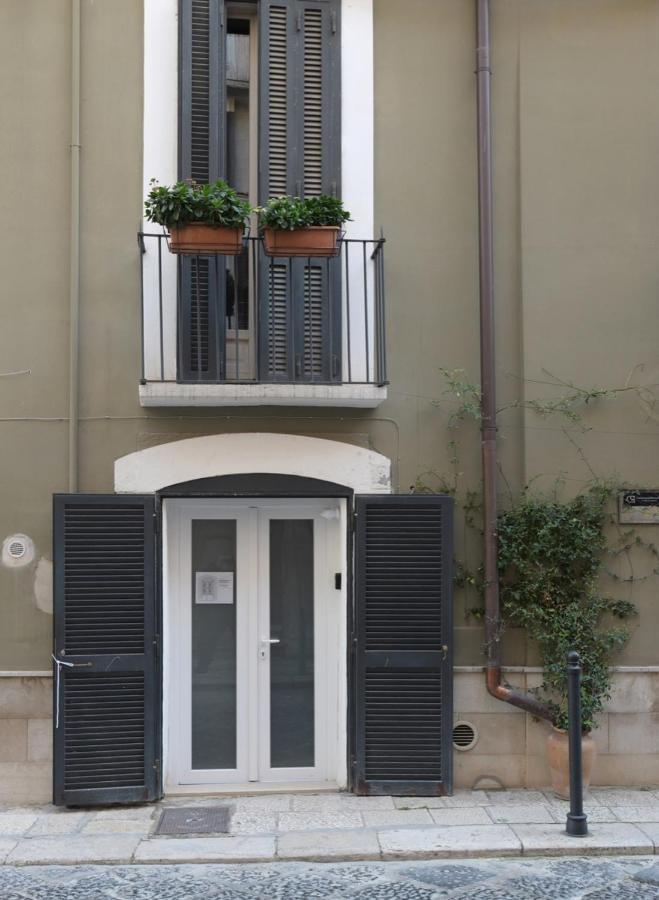 Bari Landlord 31- Old Town Apartment Buitenkant foto