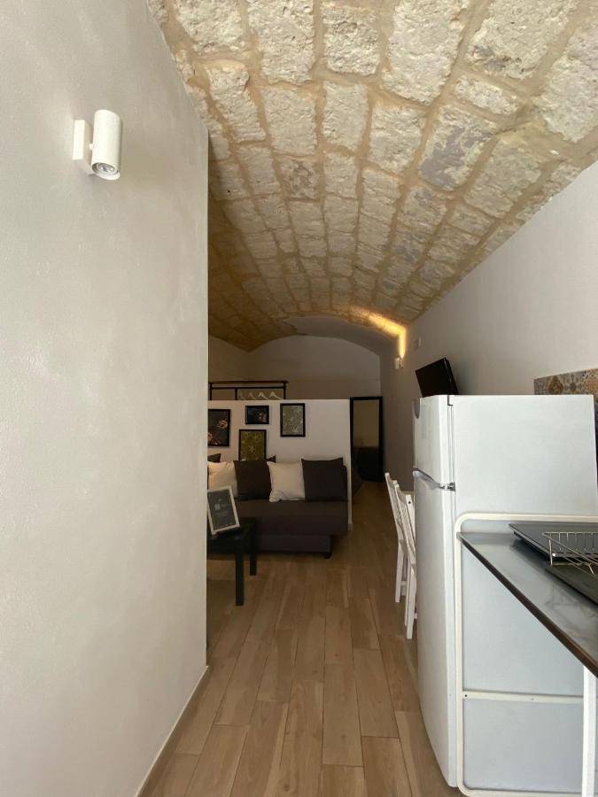 Bari Landlord 31- Old Town Apartment Buitenkant foto