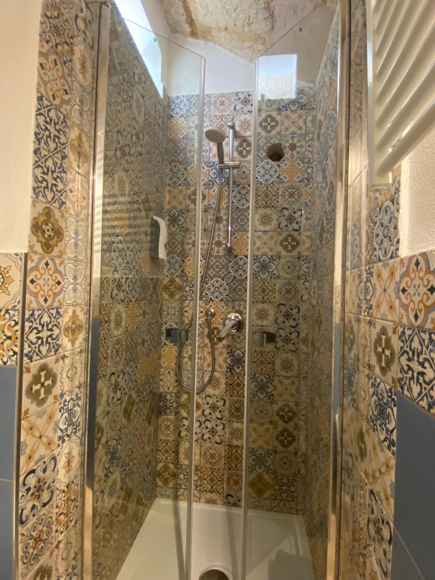 Bari Landlord 31- Old Town Apartment Buitenkant foto