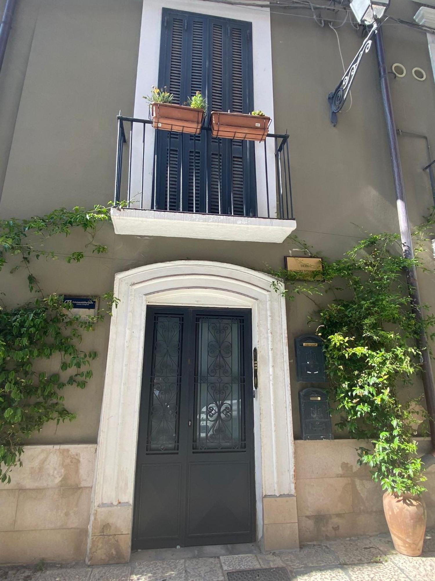 Bari Landlord 31- Old Town Apartment Buitenkant foto