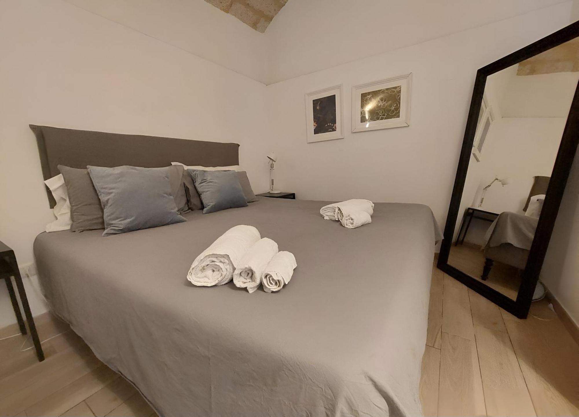 Bari Landlord 31- Old Town Apartment Buitenkant foto