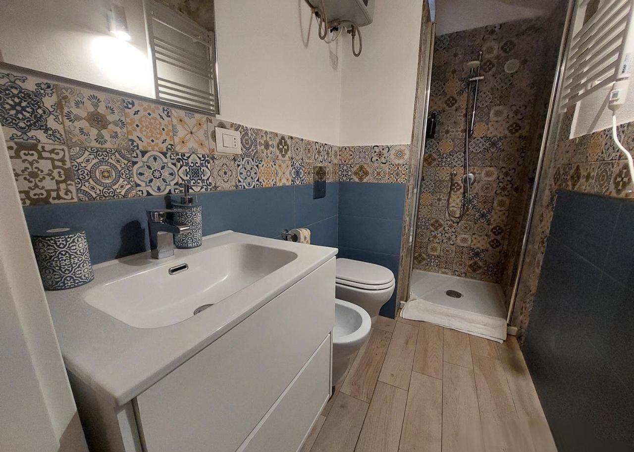 Bari Landlord 31- Old Town Apartment Buitenkant foto