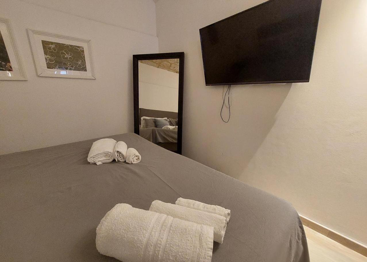 Bari Landlord 31- Old Town Apartment Buitenkant foto