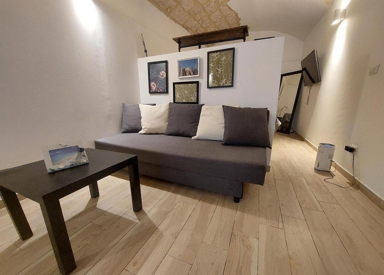 Bari Landlord 31- Old Town Apartment Buitenkant foto